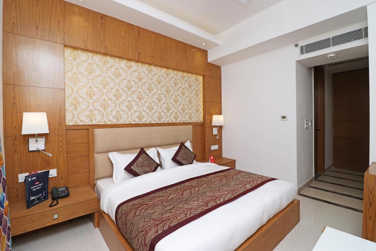 Capital O Hotel Star Inn Near Chhatarpur Metro Station New Delhi Bagian luar foto