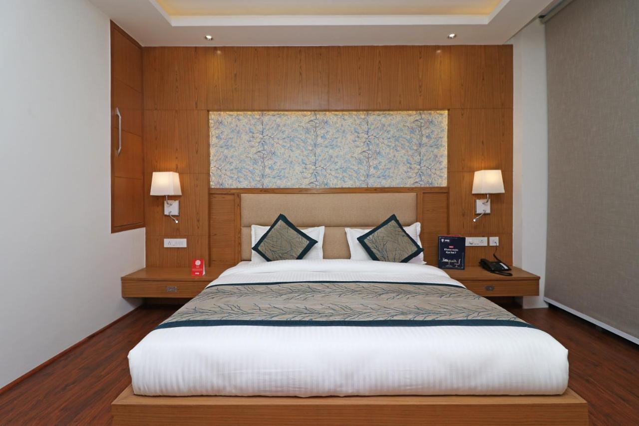 Capital O Hotel Star Inn Near Chhatarpur Metro Station New Delhi Bagian luar foto