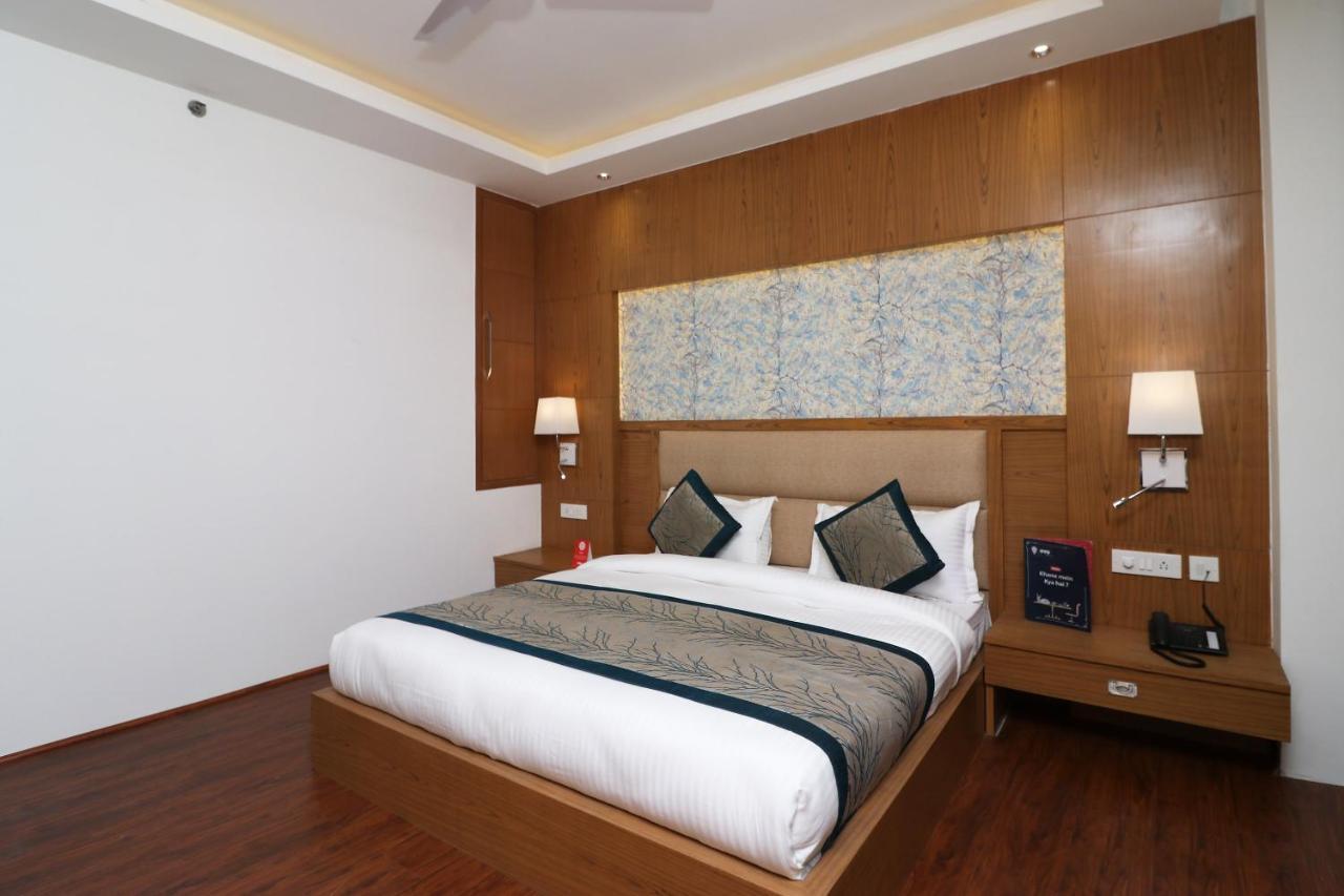 Capital O Hotel Star Inn Near Chhatarpur Metro Station New Delhi Bagian luar foto