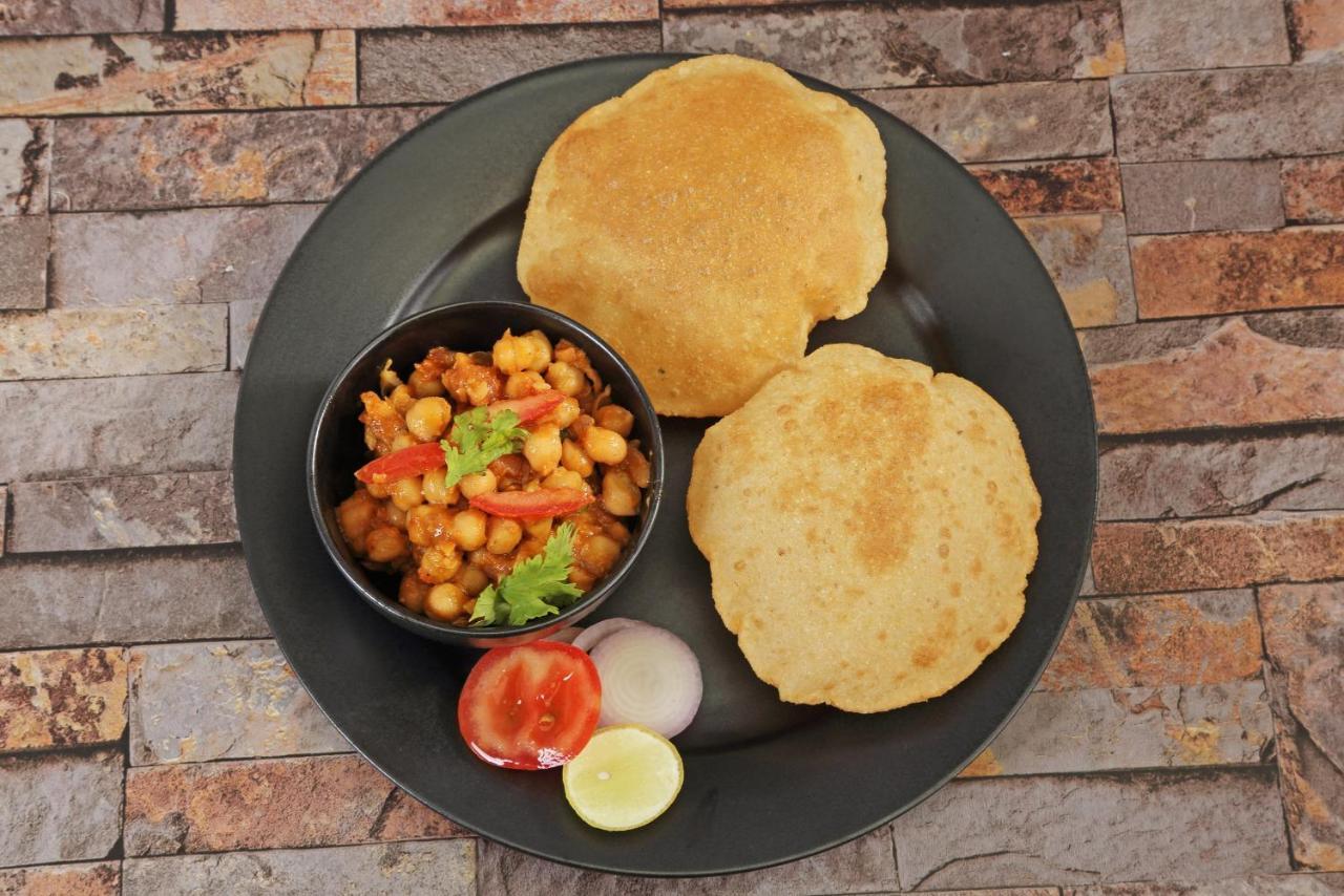 Capital O Hotel Star Inn Near Chhatarpur Metro Station New Delhi Bagian luar foto