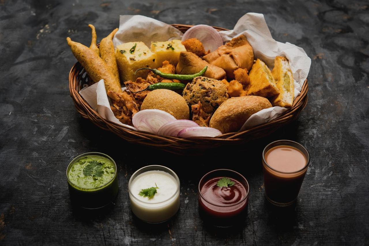 Capital O Hotel Star Inn Near Chhatarpur Metro Station New Delhi Bagian luar foto